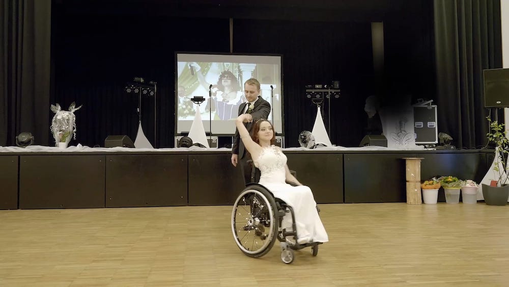 Hochzeitstanz im Rollstuhl